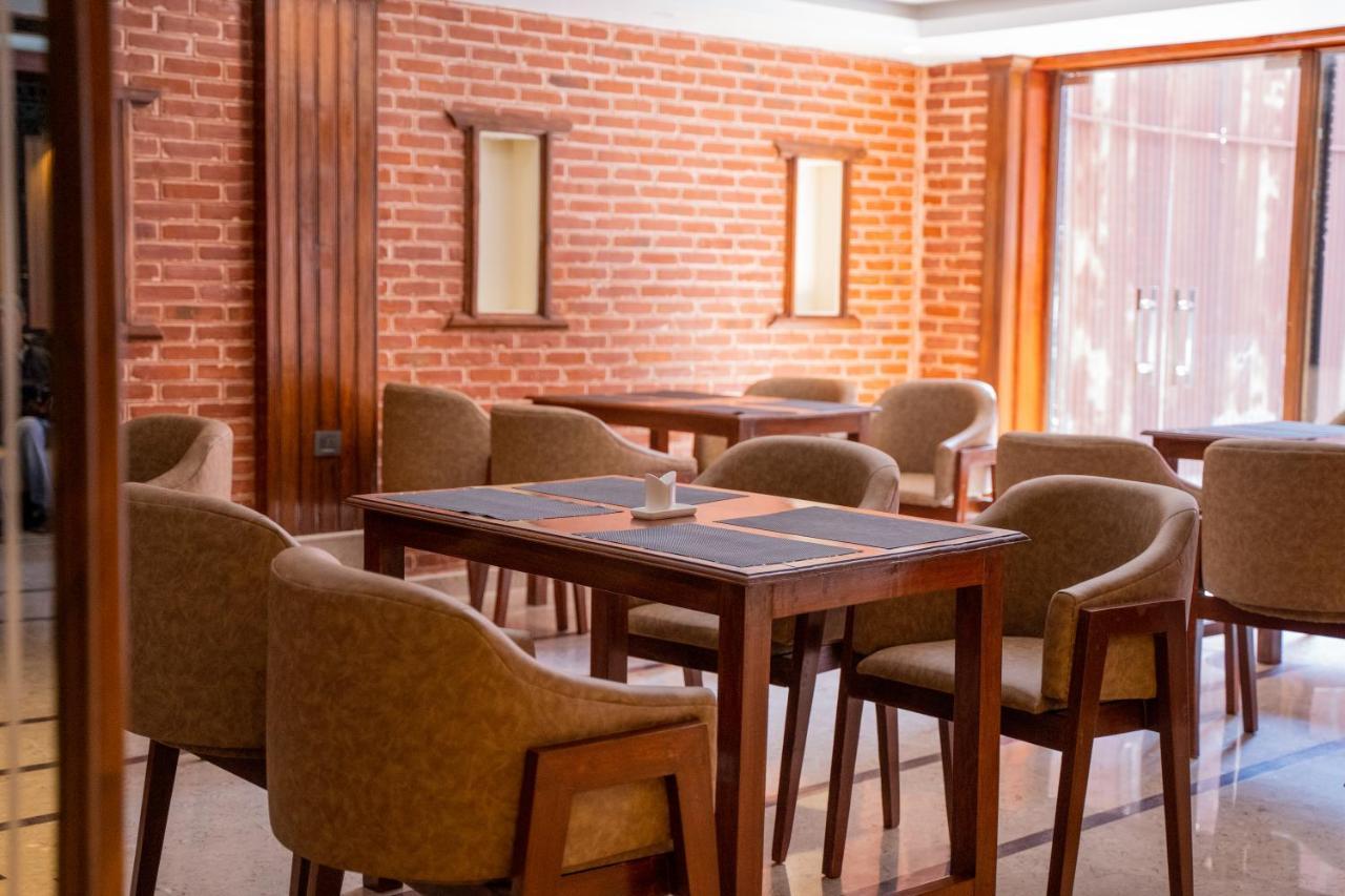 Hotel Kailash Kutee Катманду Экстерьер фото